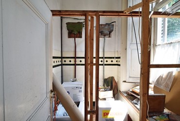 <p>Twee voormalige toiletten achter de overloop op de verdieping. </p>
